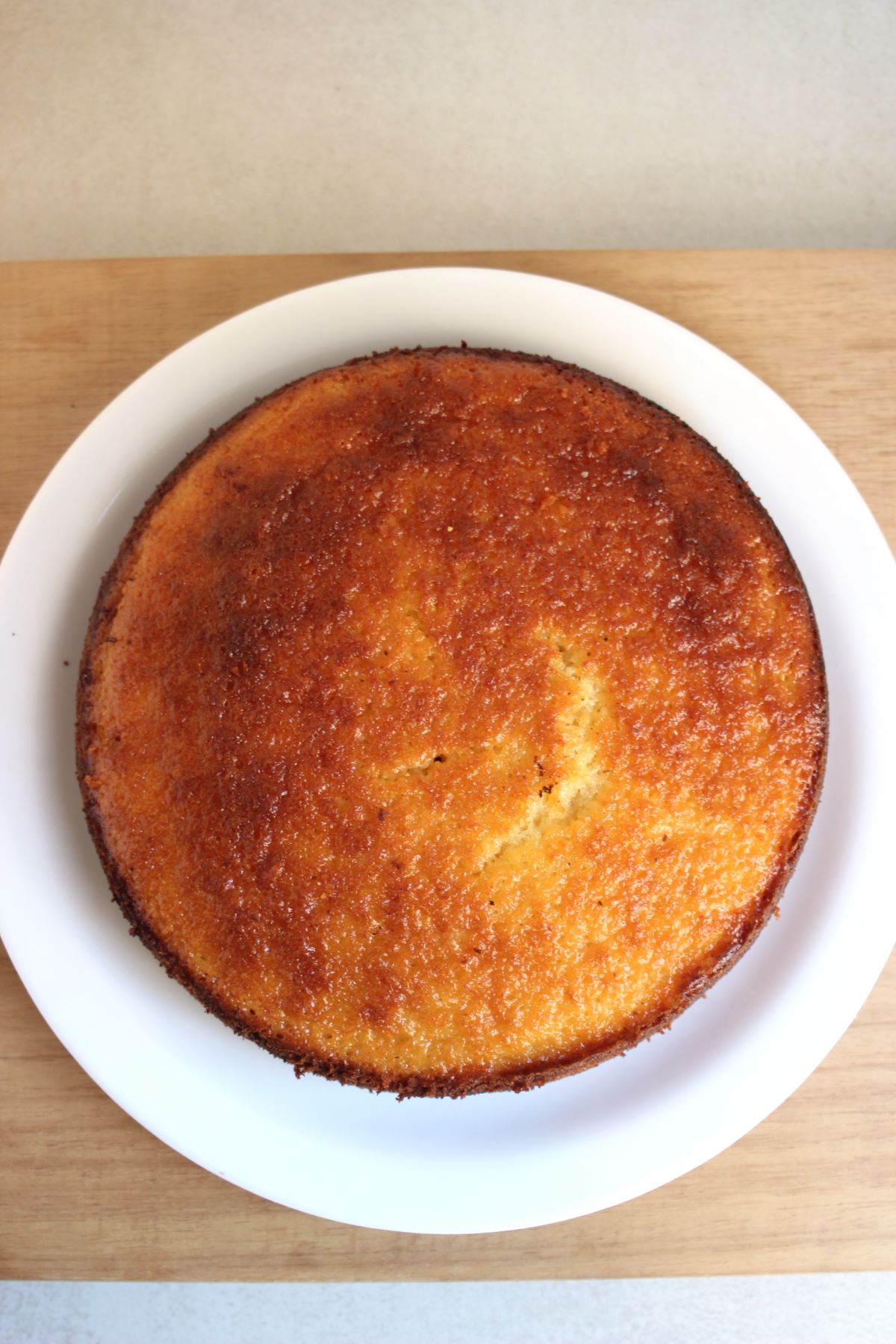 A ricotta cake on a white plate seen from above.