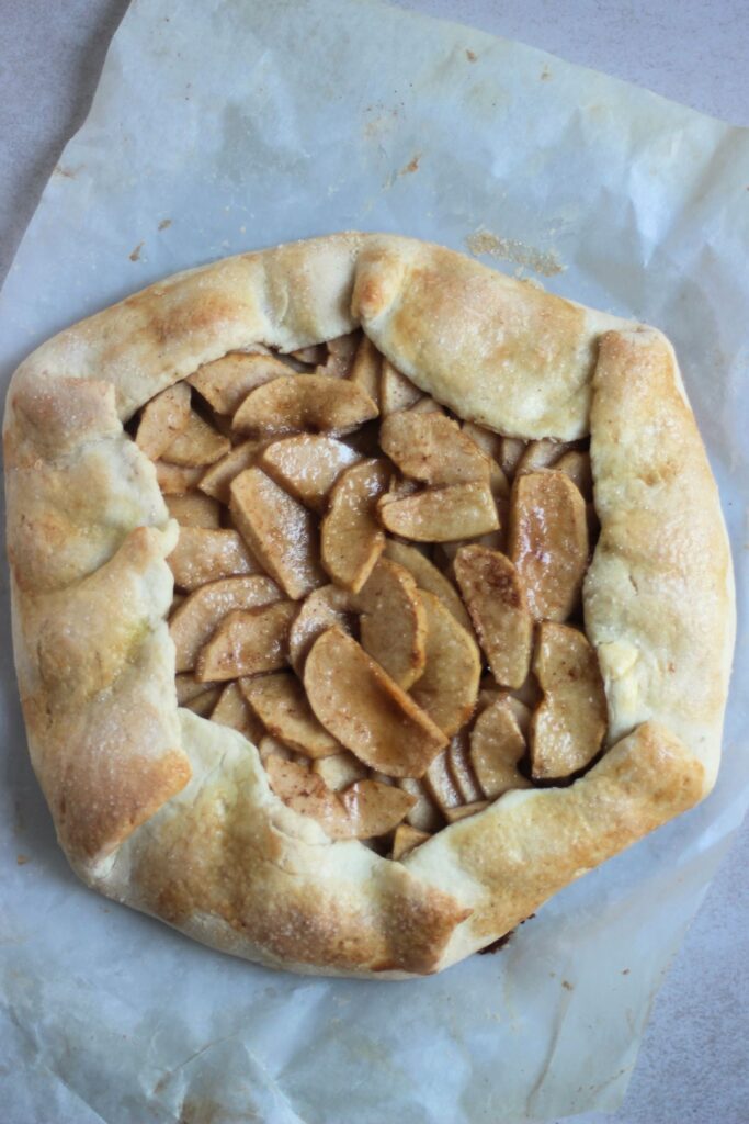 Apple galette on a parchement paper seen from above.